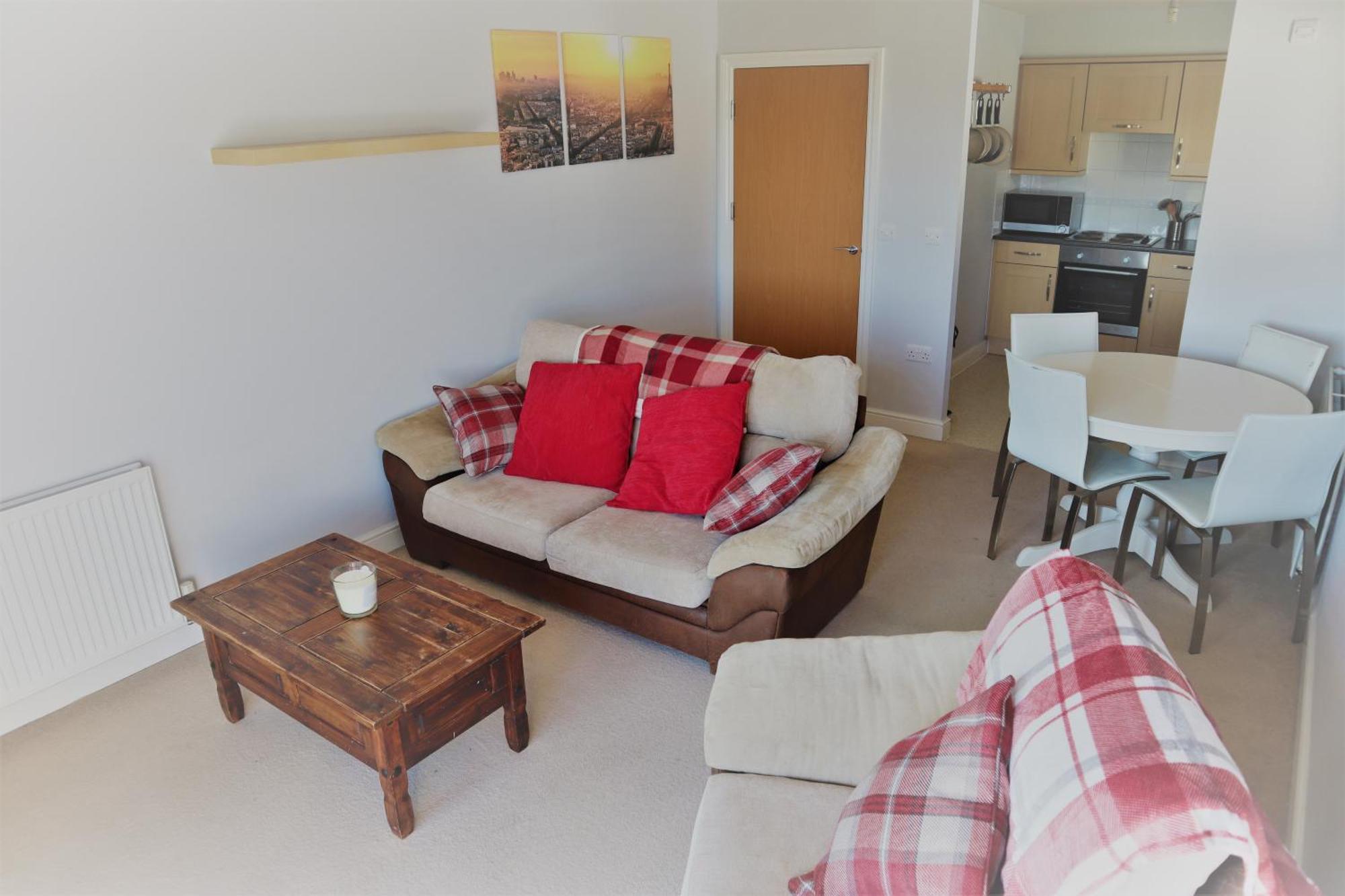 Апартаменти 2Br Apt In Crawley W Parking - Near Gatwick Екстер'єр фото