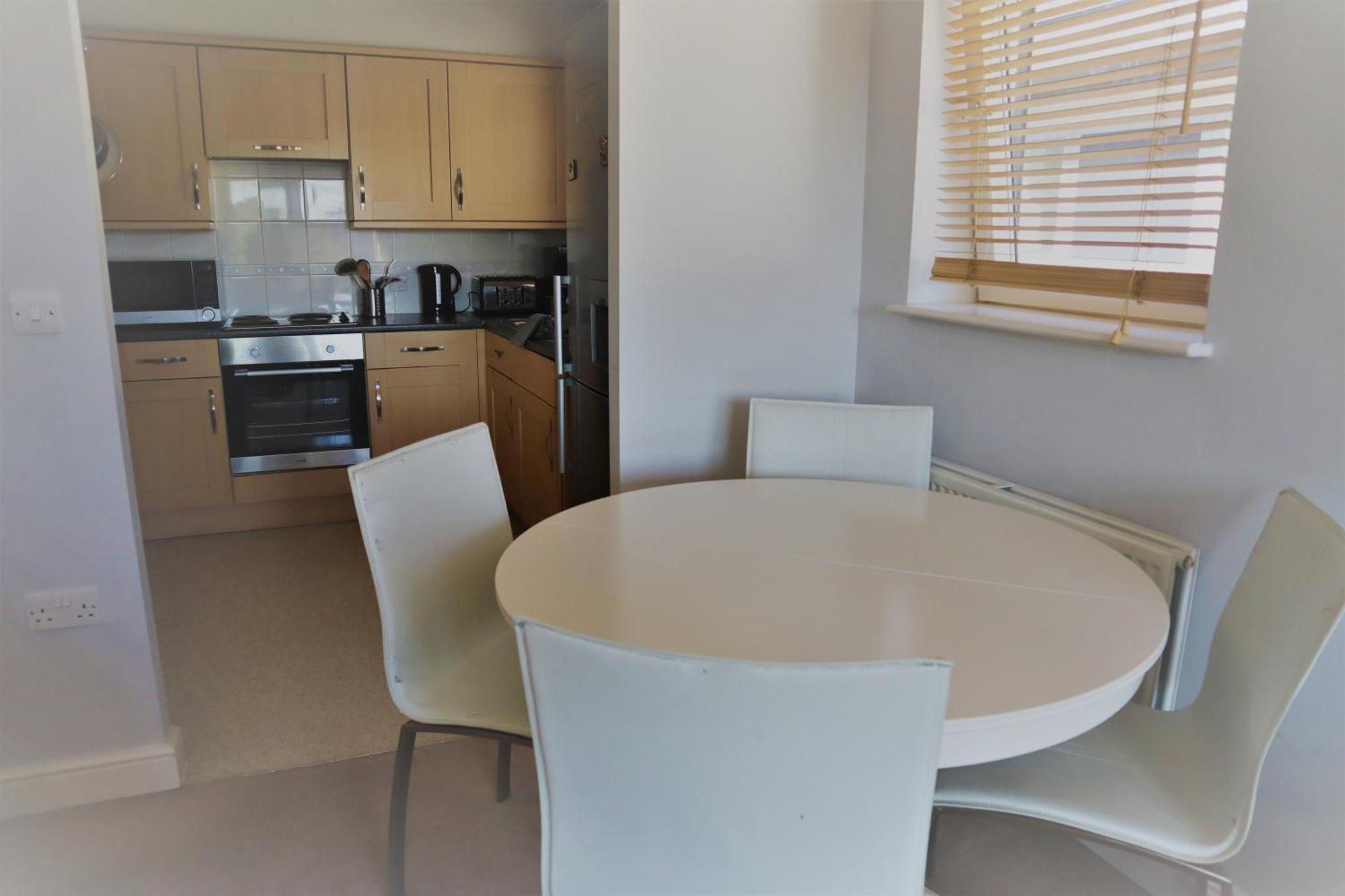 Апартаменти 2Br Apt In Crawley W Parking - Near Gatwick Екстер'єр фото